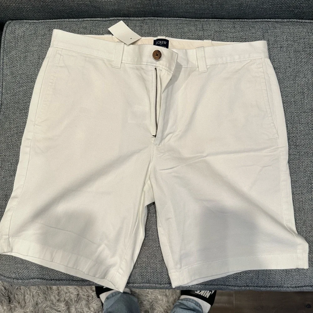 J. Crew White Flat Front cotton Shorts men’s waist 33 9in inseam